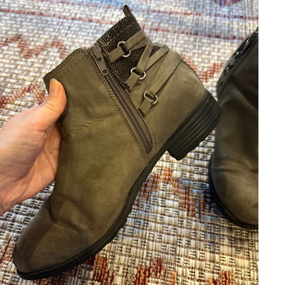 WHITE MOUNTAIN | Women's Grey‎ Suede Side Zip Ankle Booties